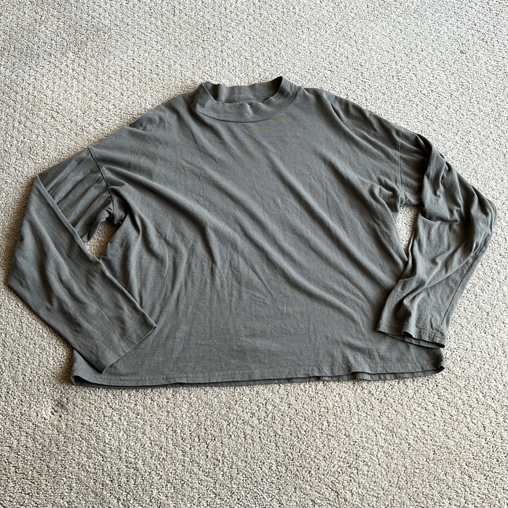 Earth green Everland cowelneck crop